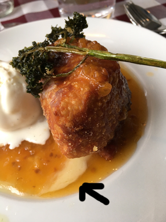 Friterad camembert med glass persilja o hjortronsylt