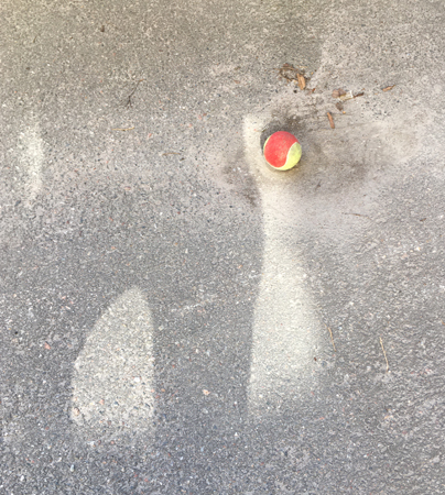 Boll på garageuppfarten