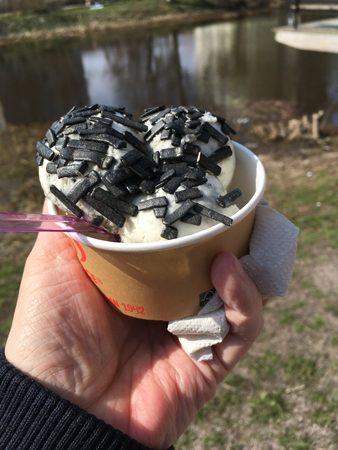 Lakritsglass med strössel vid ån