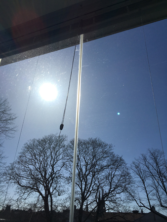 Solig påskdag utanför balkongen