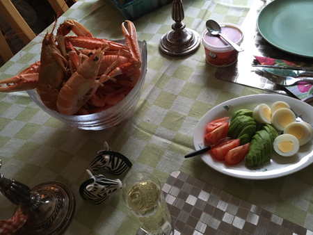 Havskräftor och räkor med tillbehör