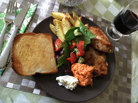 Vitlöksbröd potatis kyckling röror vin