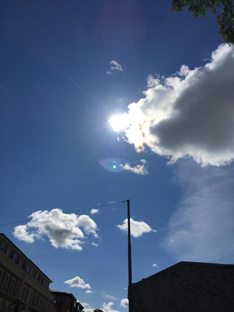 Solen på väg att gå bakom ett moln