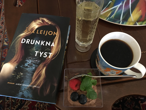 Boken Drunkna tyst chokladmousse bubbel kaffe