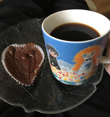 Choklad o banankaka och kaffe