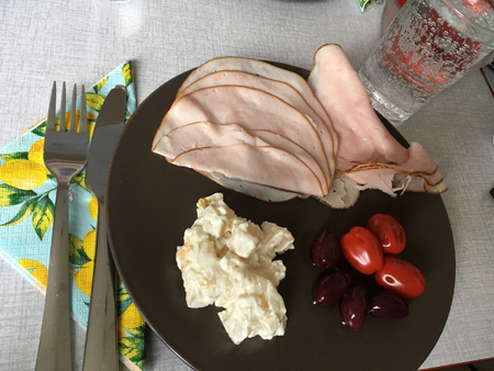 Kalkon mimosasallad tomater oliver