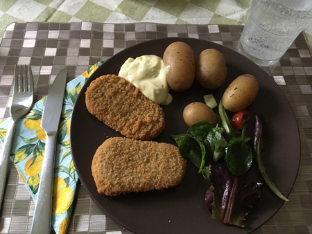 Kycklingschnitzlar potatis och sås