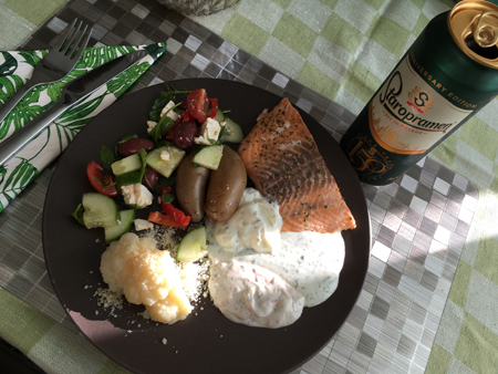 Lax potatis blomkål grönsaker kalla såser