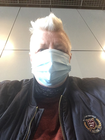 Med munskydd vid vaccineringen