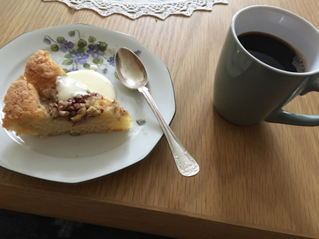 Söndagsfika kaka och kaffe hos As mamma