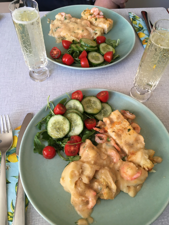 Fiskgratäng och prosecco för två
