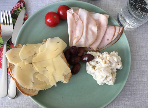 Kallskuren kalkon kyckling mimosa bröd tomater oliver