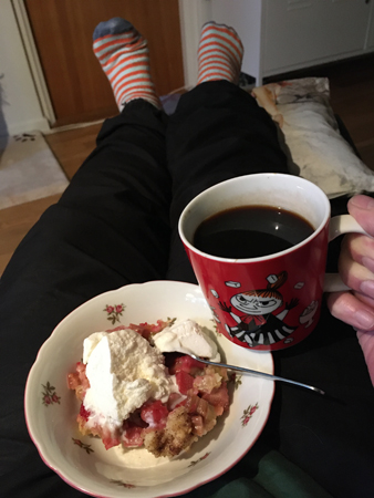 Rabarberpaj och kaffe