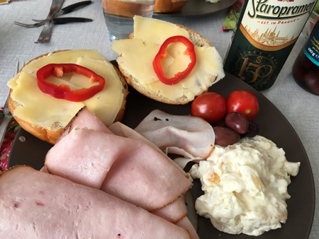 Kallskuret mimosasallad ostfralla öl