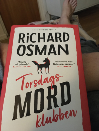 Boken Torsdagsmordklubben i mitt knä