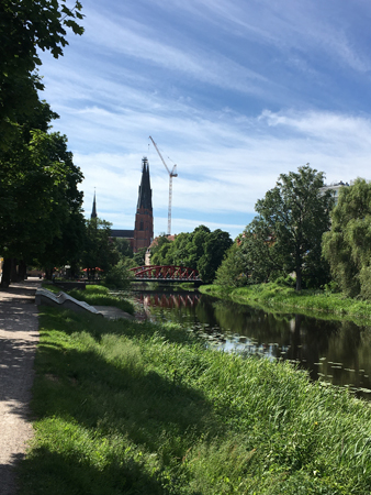 Domkyrkan och Haglunds bro sedda från Fyrisån