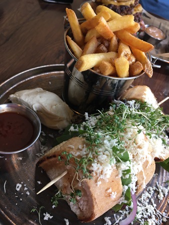 Vegetarisk bookmaker med pommes