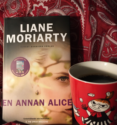 Boken En annan Alice och kaffe på sängen