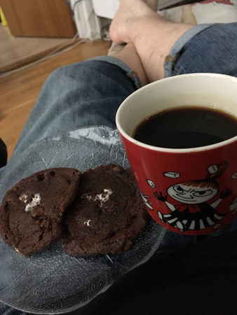 Chokladcookies och kaffe i lilla Mymugg