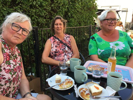 Fika med Anna Fem och Inna i Vadstena