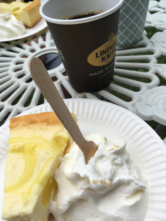Citroncheesecake och kaffe Fullerö handel