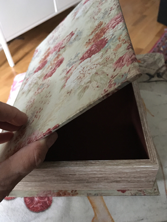 Blommig bokask från Fullerö handel