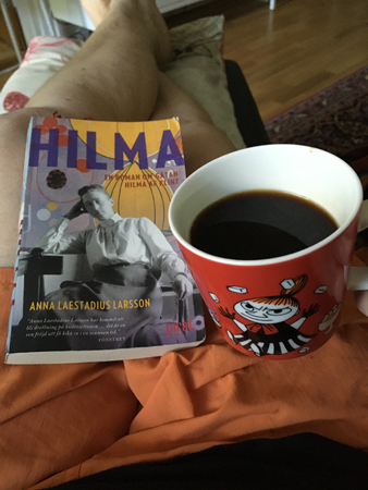 Boken Hilma och kaffe i lilla Mymugg
