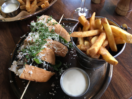 Vegetarisk bookmaker med chips och dip