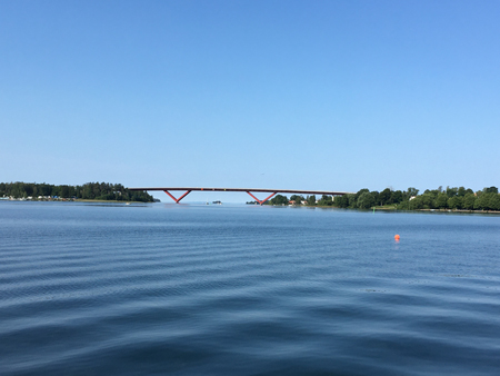 Bron och vattnet söndagsmorgon
