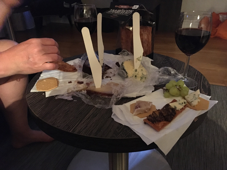 Ost kex druvor och vin