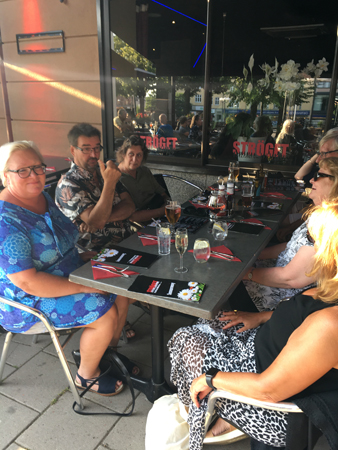 Middag med fr v Inna Antti Fem Anna Maria och Mia