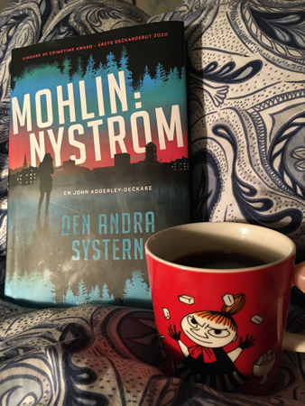 Boken Den andra systern och kaffe på sängen