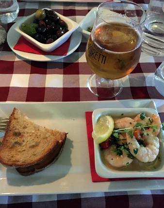 Förrätt med oliver och gamberi öl Trattoria Alessandro