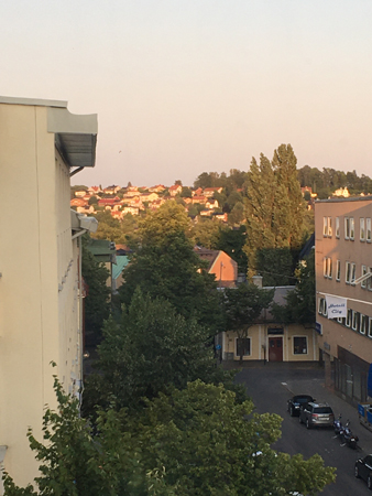 Utsikt mot Holm från ena sovrumsfönstret