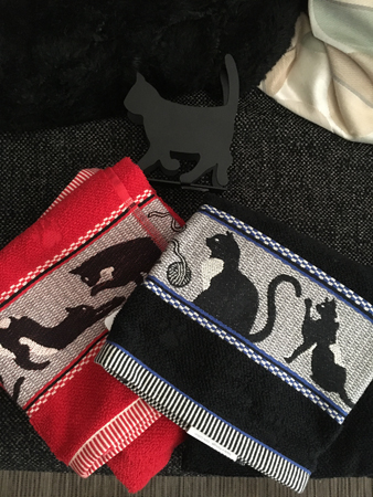 Servettställ och två katthanddukar