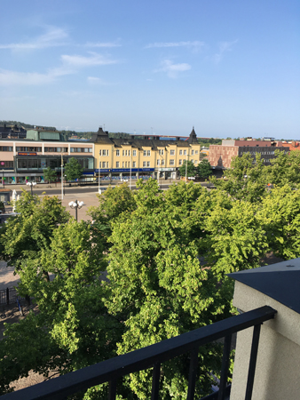 Utsikt från ett av tre fönster över Stora torget