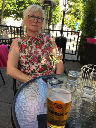 Anna med en prosecco ölen är min