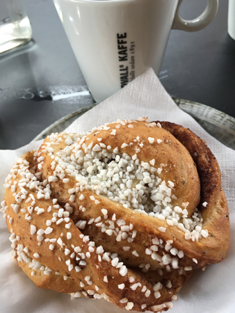 Kanelbulle och kaffe på K5