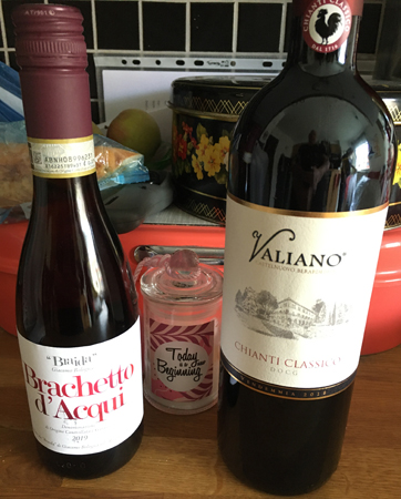 Ett dessertvin Brachetto d Acqui och ett italienskt rödvin Valiano