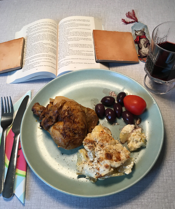 Kycklingklubba och potatisgratäng o bok