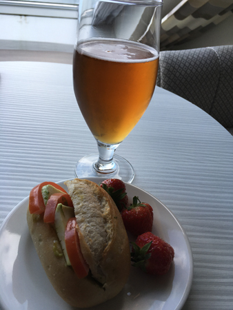 Mozarellamacka och Lapin kulta i loungen