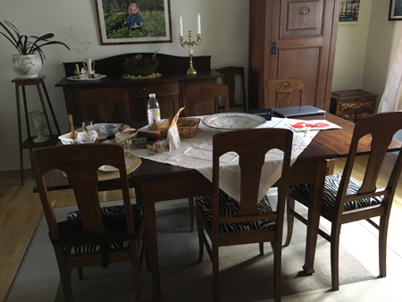 Innas fina matsalsmöbel