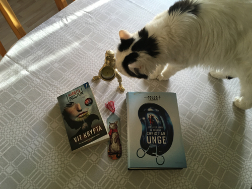 Citrus med böckerna Vit krypta och Ett litet korn av sanning