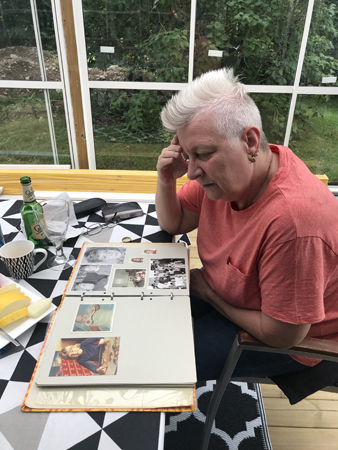 Jag glor på gamla foton hos M