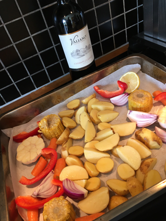 Vin på luftning ugnsgrönsaker in the making