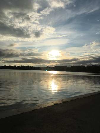 Solnedgång Vätterpromenaden Motala augusti