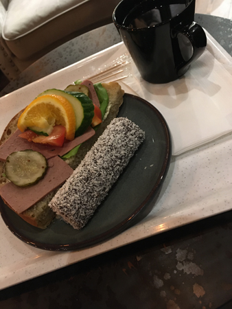 Fika hos Ubbes i stan