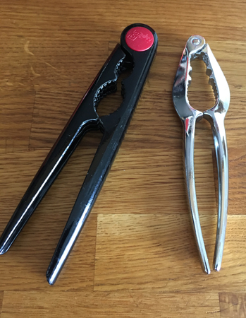 Två upphittade nötknäppare