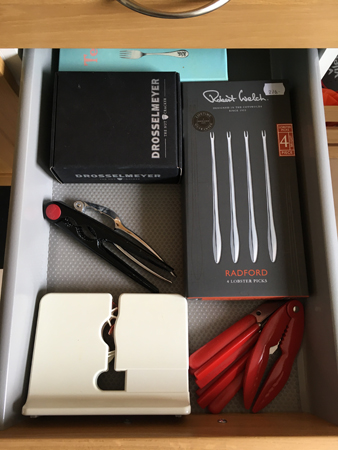 Låda med skaldjursbestick o nötknäppare