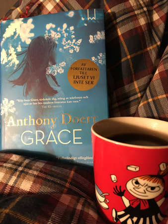Lördagsläsning Grace och kaffe på sängen